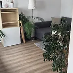 Charmantes Und Neu Renoviertes In Der Naehe Des Flughafens