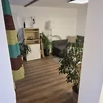 Lejlighed Charmantes Und Neu Renoviertes In Der Naehe Des Flughafens *
