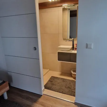 Charmantes Und Neu Renoviertes In Der Nähe Des Flughafens Apartment *